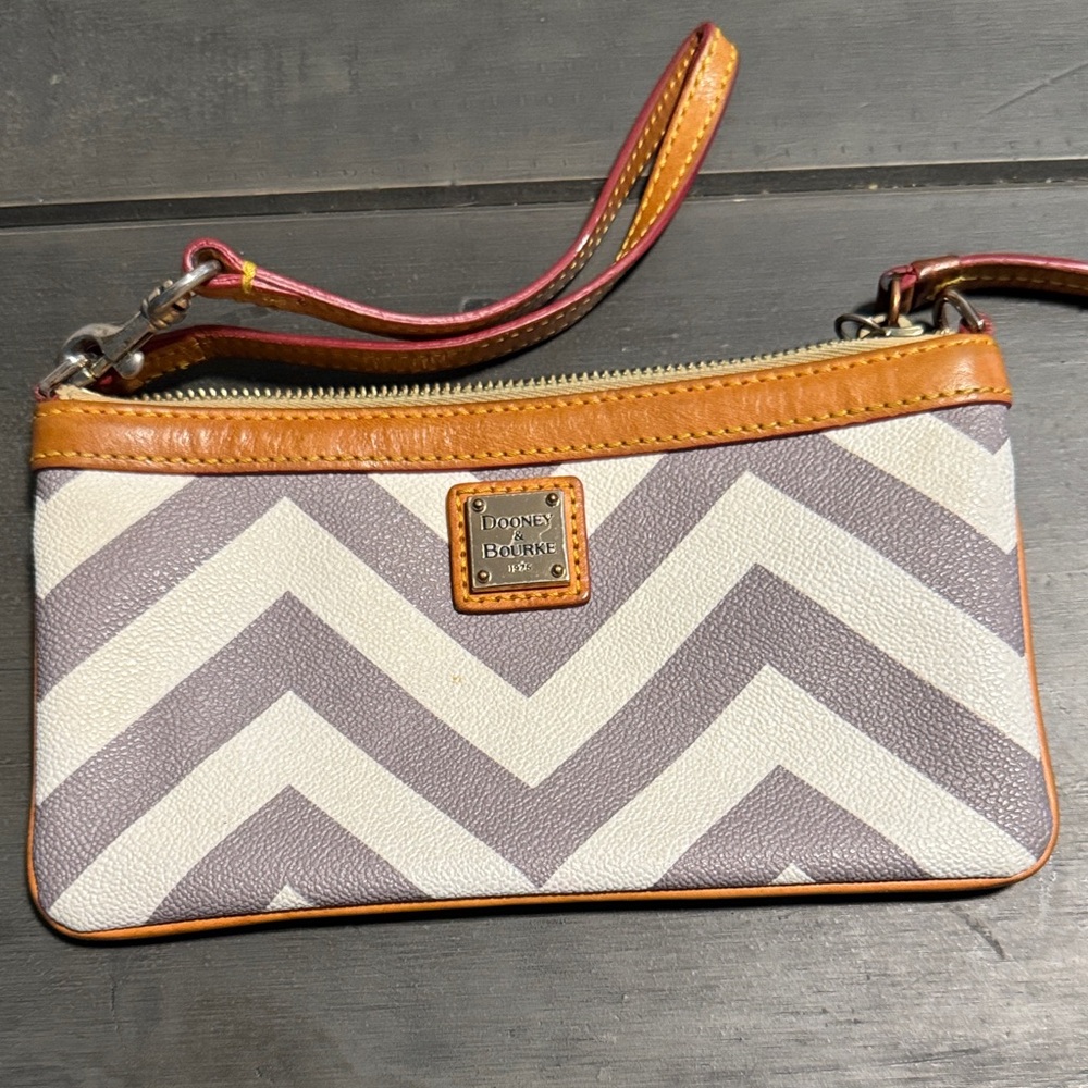 Dooney & Bourke Chevron Wristlet - Cream and Brown